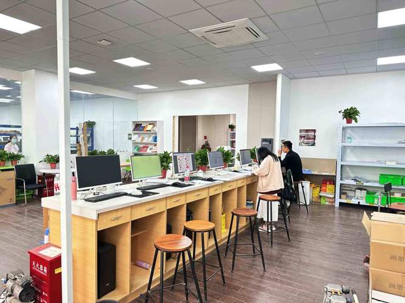 海报设计行业动态：创意与技术的完美融合